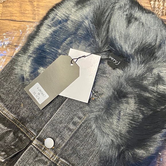 NWT Distressed Denim Faux Fur Jacket - Picture 5 of 6
